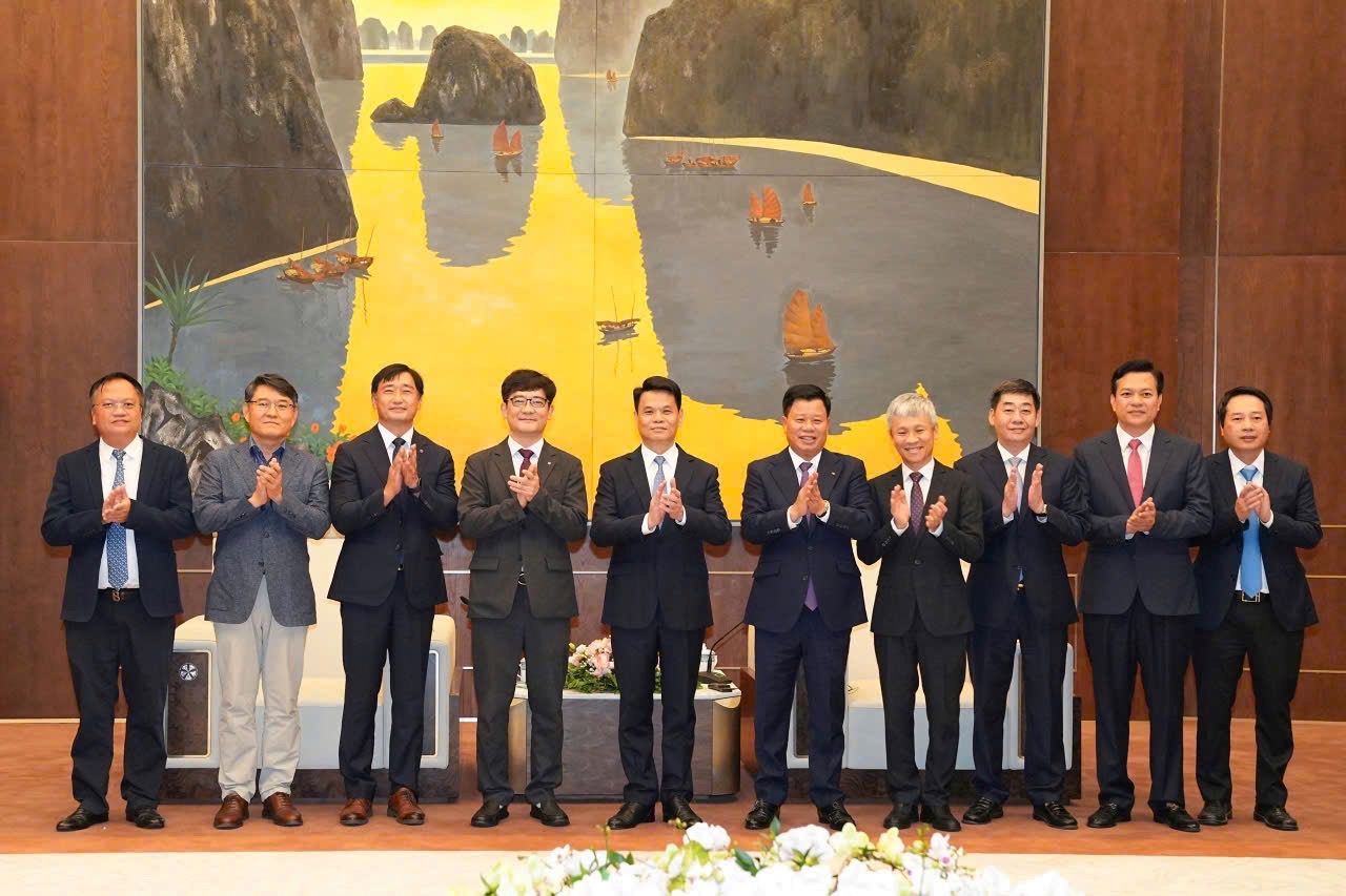 Los lideres de la ciudad reciben a empresas extranjeras para conocer el entorno de inversion y negocios en Hai Phong. Foto: Cỏng TTDT Hai Phong