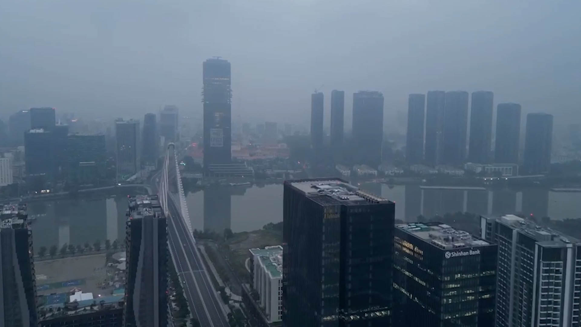 Controler resolument la pollution atmospherique rendre le ciel frais