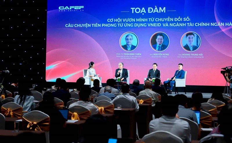 At the seminar "Opportunities to rise from digital transformation: Pioneering story from VNeID application and the Banking and Finance industry", experts said that Vietnam can rise to become a prosperous digital country. Photo: Organizing Committee