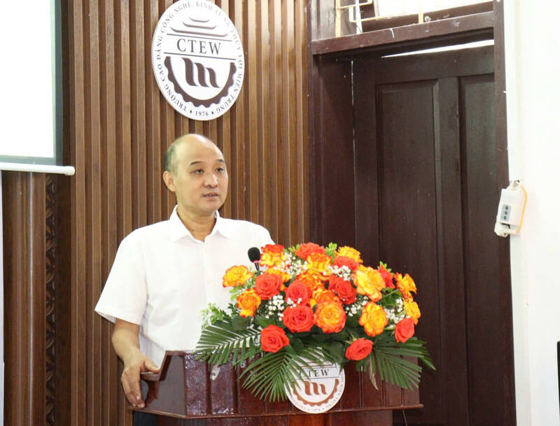 Segun el Vicepresidente del Comite Popular de la ciudad de Da Nang Le Quang Nam en los ultimos tiempos la ciudad ha gastado mas de 1.600 billones de VND para combatir los deslizamientos de tierra y proteger y estabilizar las carreteras costeras. Foto: Comite Popular de la ciudad de Da Nang