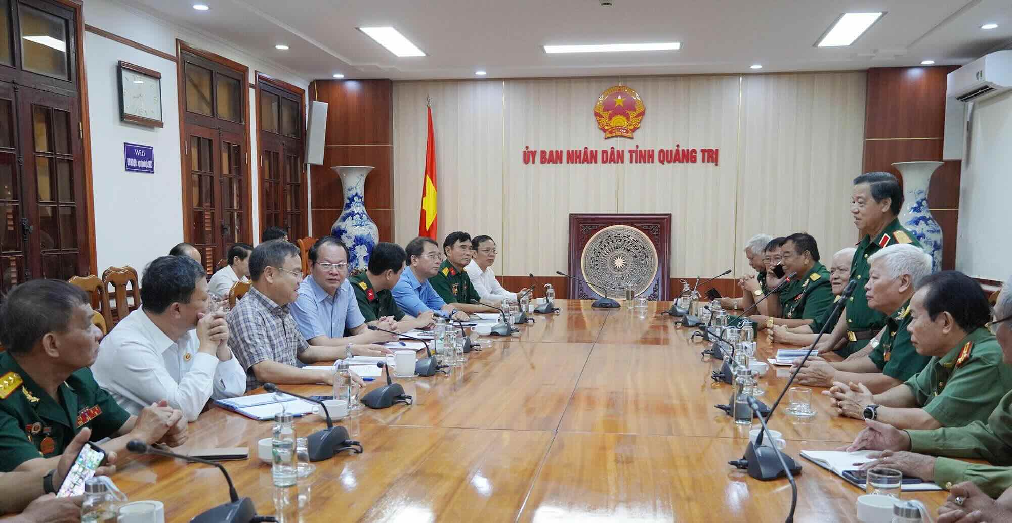 Vice Chairman of the Quang Tri Provincial People's Committee Le Duc Tien met with the Quang Tri Ancient Citadel Soldiers Association in 1972, Photo: Hai Anh