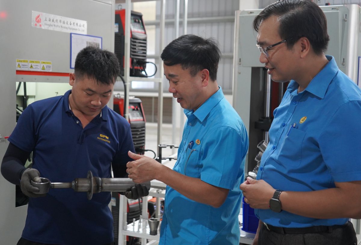 Hai Phong Labor Federationの代表が労働者を訪問しました。写真：マイダン