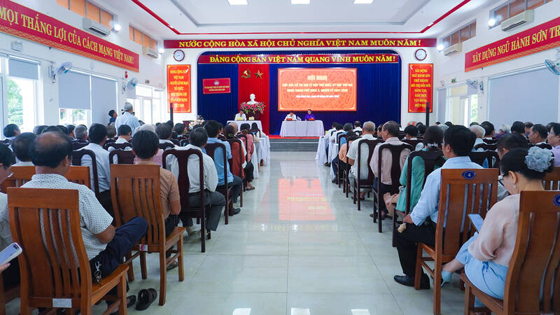 Delegates of the Da Nang City People's Council met with voters of Ngu Hanh Son ward. Photo: Da Nang City People's Committee