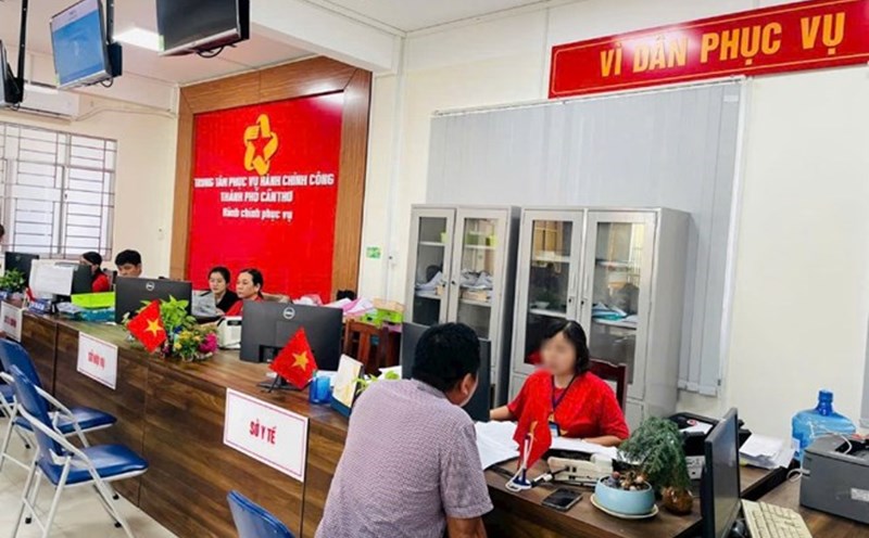 Many administrative procedures approved by the Government have been cut and simplified. Photo: Ta Quang