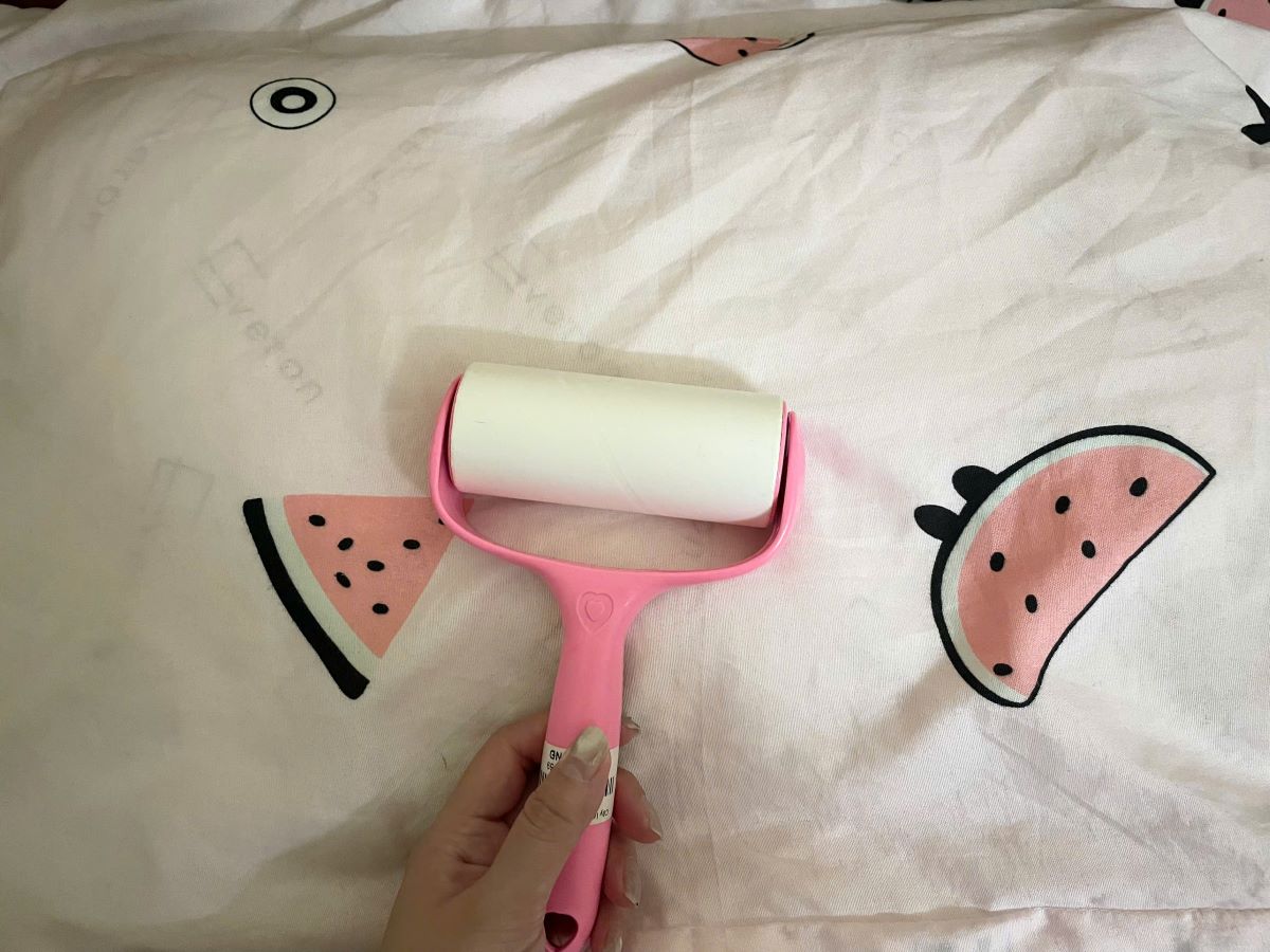 Unexpected uses of dusty rattan in cleaning the house. Photo: Mai Huong