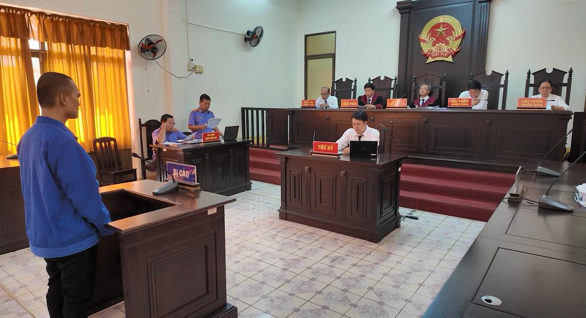 Xuong used a glass to beat a person at a drinking place, causing this person to die.