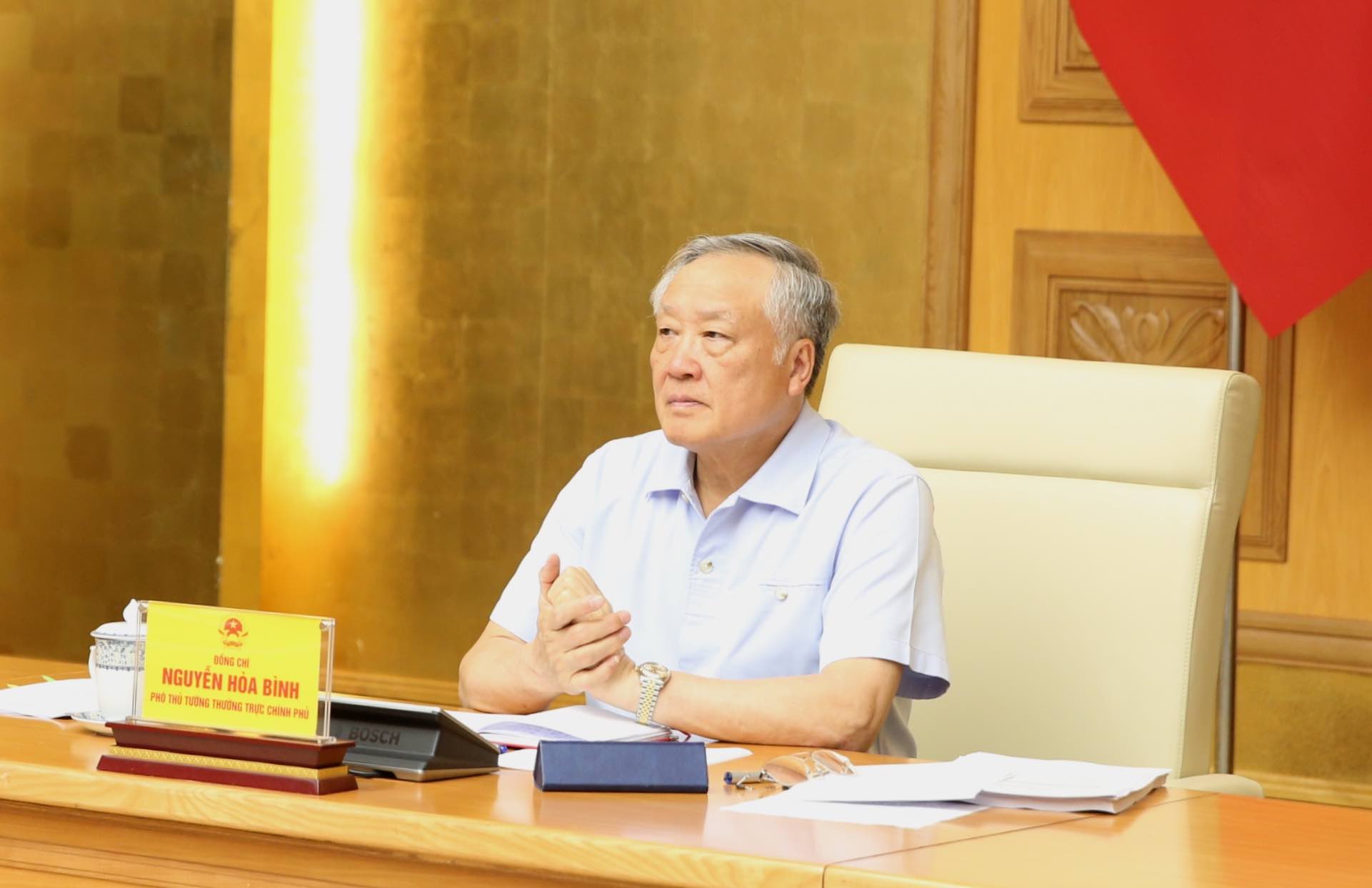 Deputy Prime Minister Nguyen Hoa Binh pointed out the current arrangement of cadres at the commune and ward levels. Photo: VGP/Nguyen Hoang