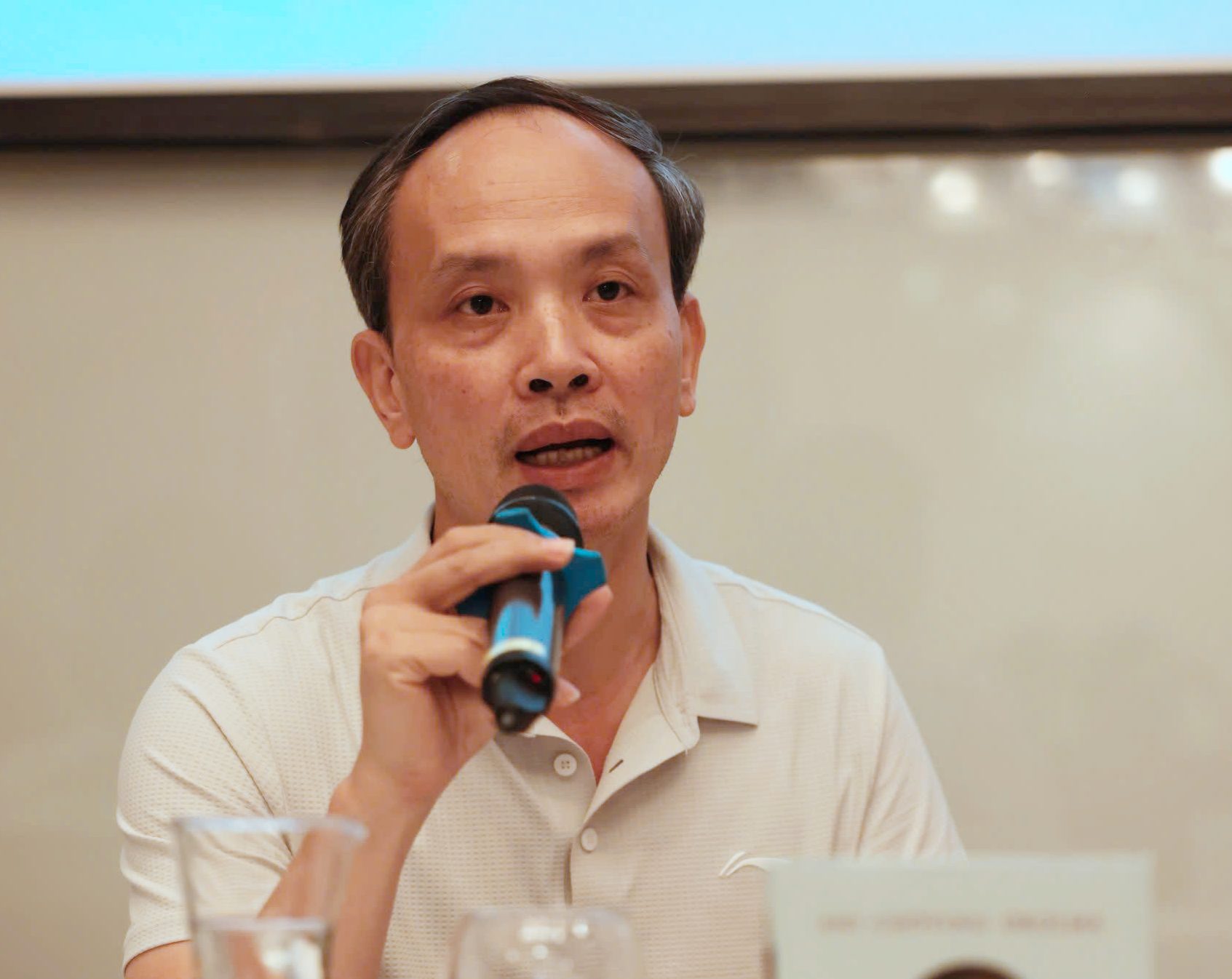 "Music helps patients relax more easily, sleep more deeply, and feel more optimistic" - Associate Professor Nguyen Duc Minh said. Photo: Duc Thuan