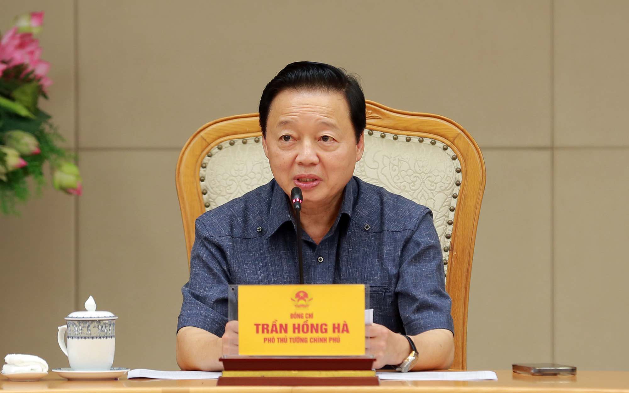 Deputy Prime Minister Tran Hong Ha chaired a meeting to listen to a report on the Draft Decree on domestic carbon trading floors. Photo: VGP/Minh Khoi
