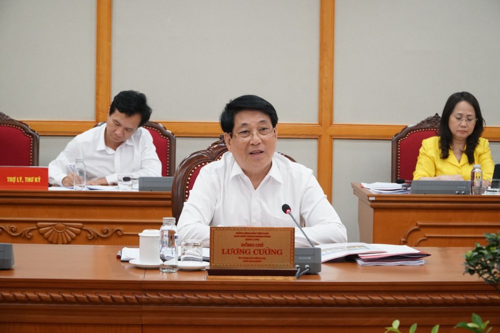 The Politburo's Working Group No. 1 was chaired by Politburo member and President Luong Cuong, working with representatives of the Standing Committees of the Ca Mau and Hung Yen Provincial Party Committees. Photo: Kim Thanh