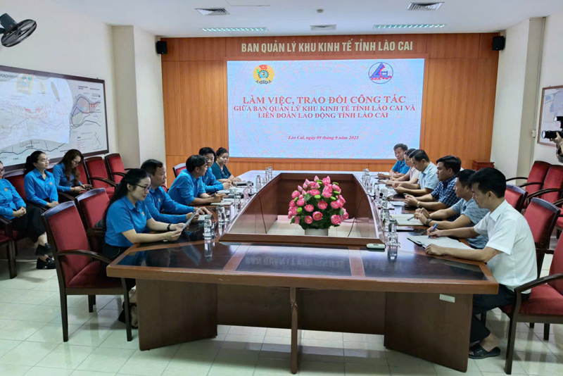 Doan cong tac lam viec voi Ban Quan ly Khu Kinh te tinh Lao Cai. Anh: Huyen Thuy