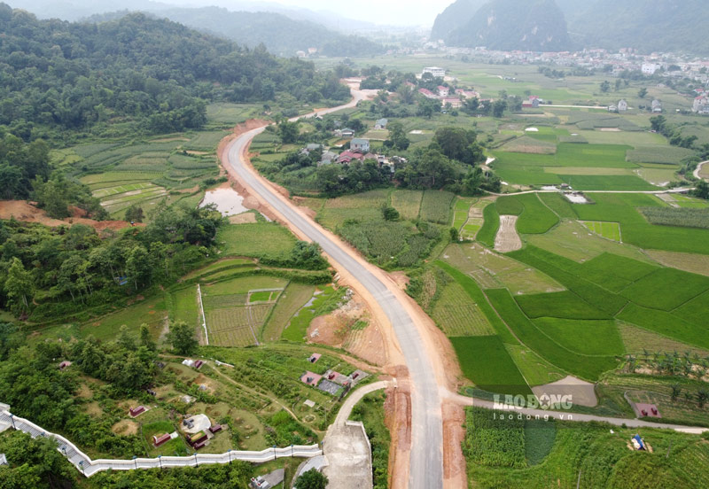 The route connecting the two northern central communes of Cao Bang province has just been officially put into operation. Photo: Tan Van