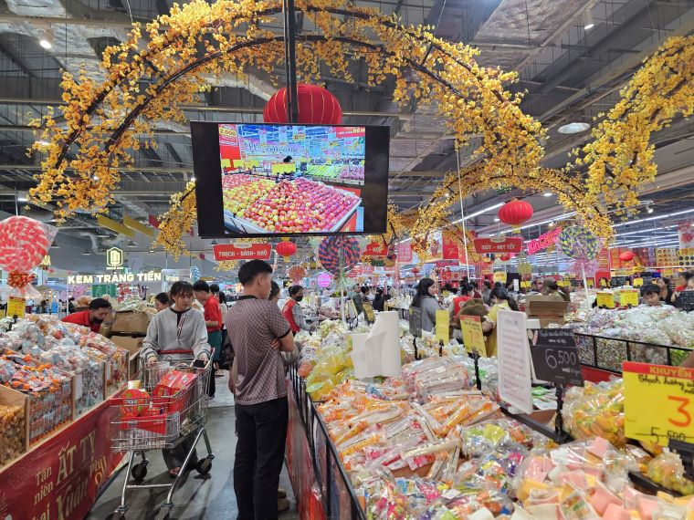 서비스 및 소매 산업이 눈에 띄게 성장했습니다. 사진: Thanh Quynh