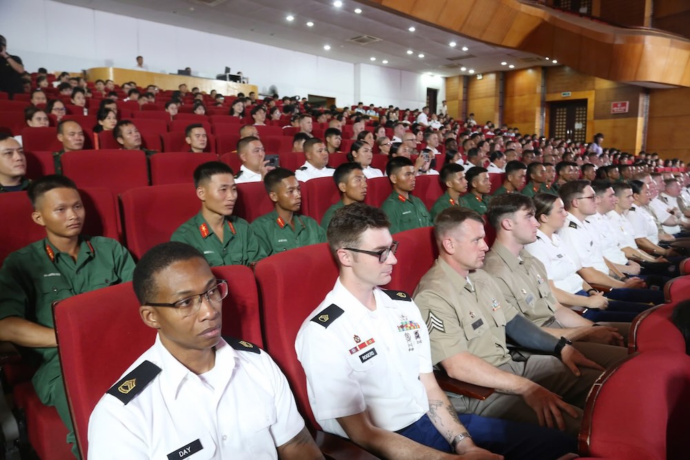 Luc luong vu trang cua tinh Quang Tri va Hoa Ky tham du khai mac. Anh: H. Nguyen