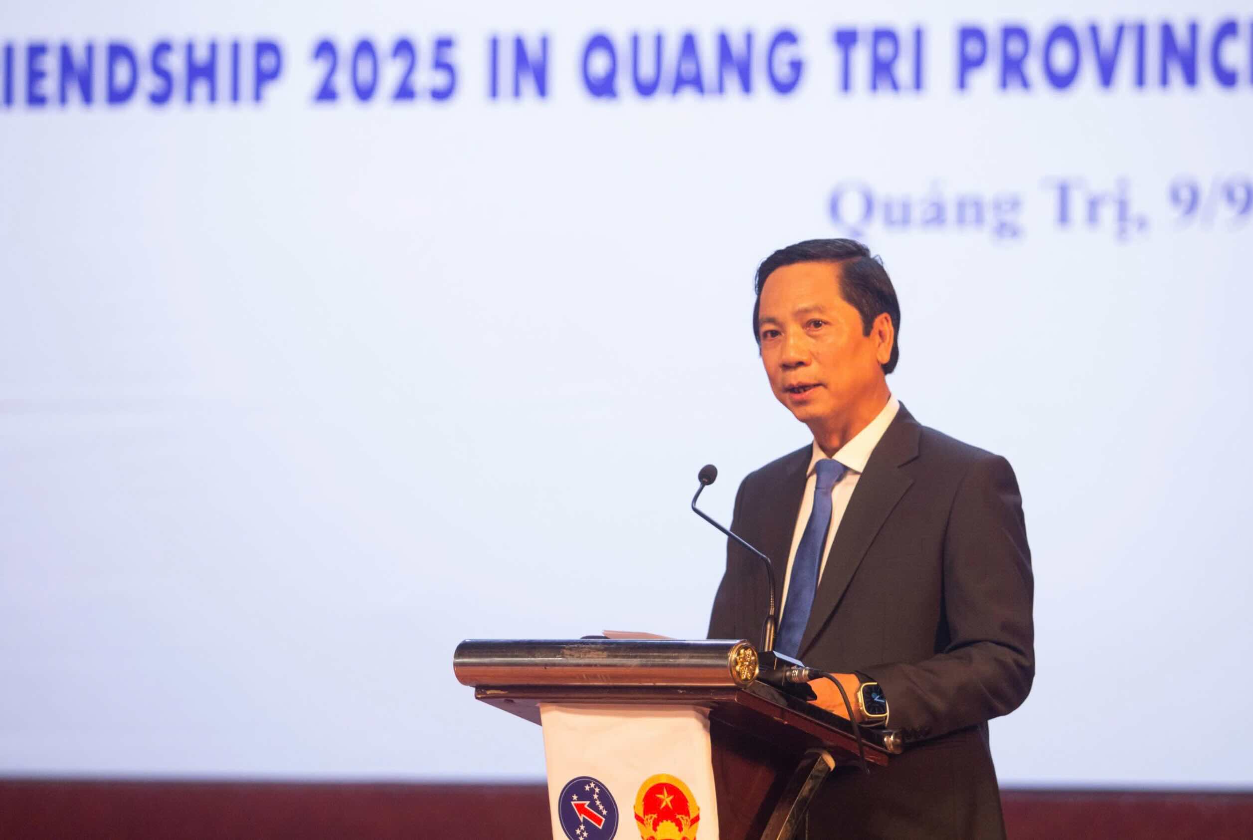 Ong Hoang Nam - Pho Chu tich thuong truc UBND tinh Quang Tri phat bieu khai mac. Anh: H. Nguyen