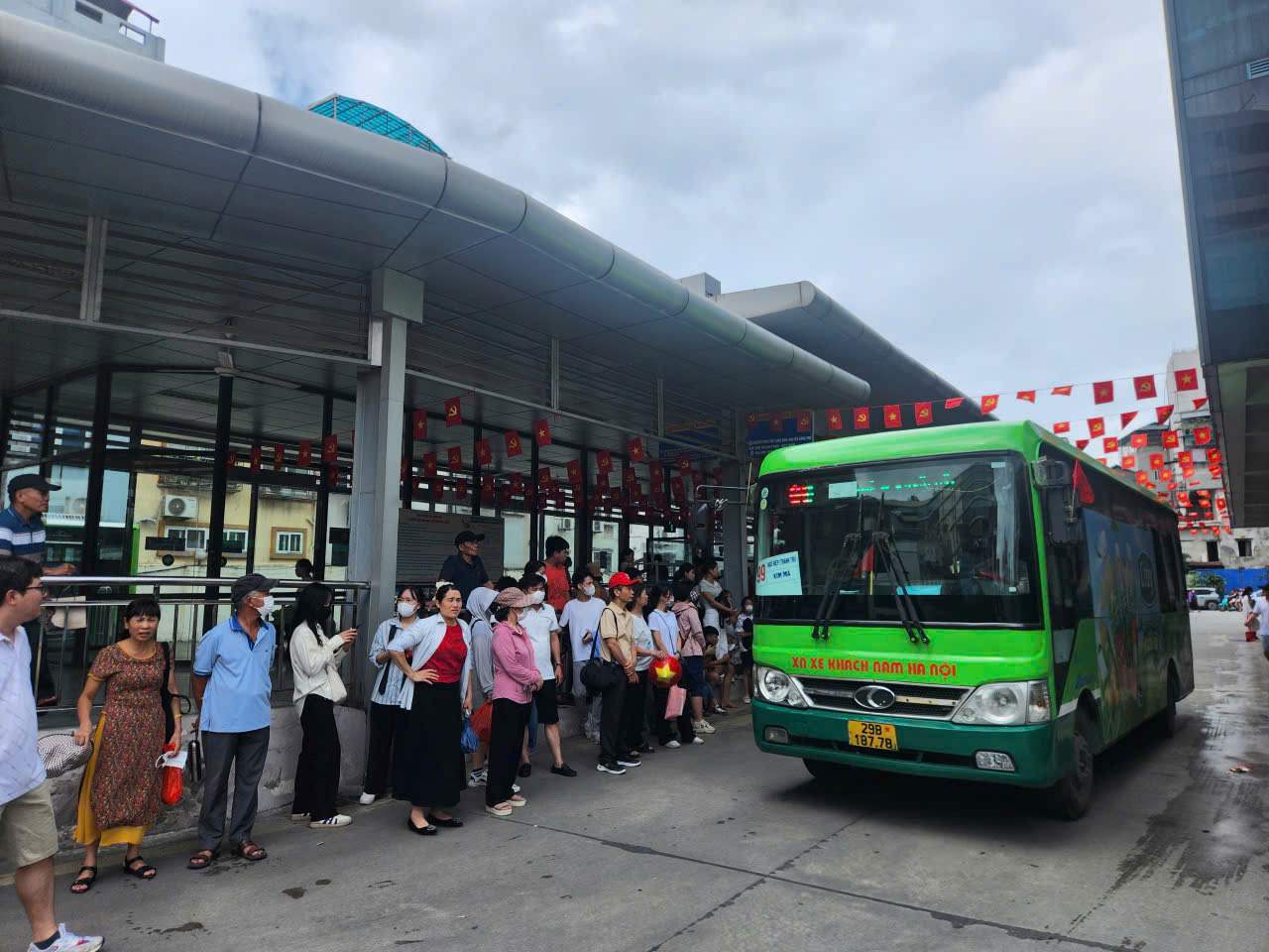 People are increasingly confident in public transport. Photo: Minh Hanh