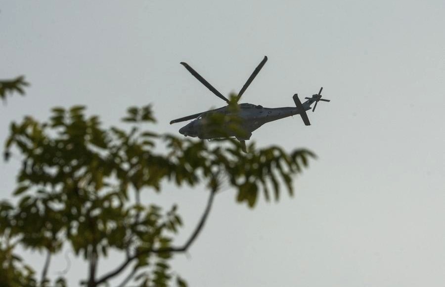 2025년 9월 9일 카타르 빈 도하에서 이스라엘 공습이 발생한 장소 근처의 헬리콥터. 사진: 신화통신