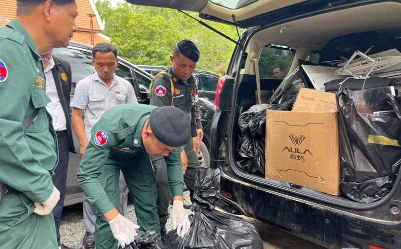 Police check the equipment seized during a raid on a Cambodian online fraud center in Kandal province, July 17, 2025. Photo: AFP