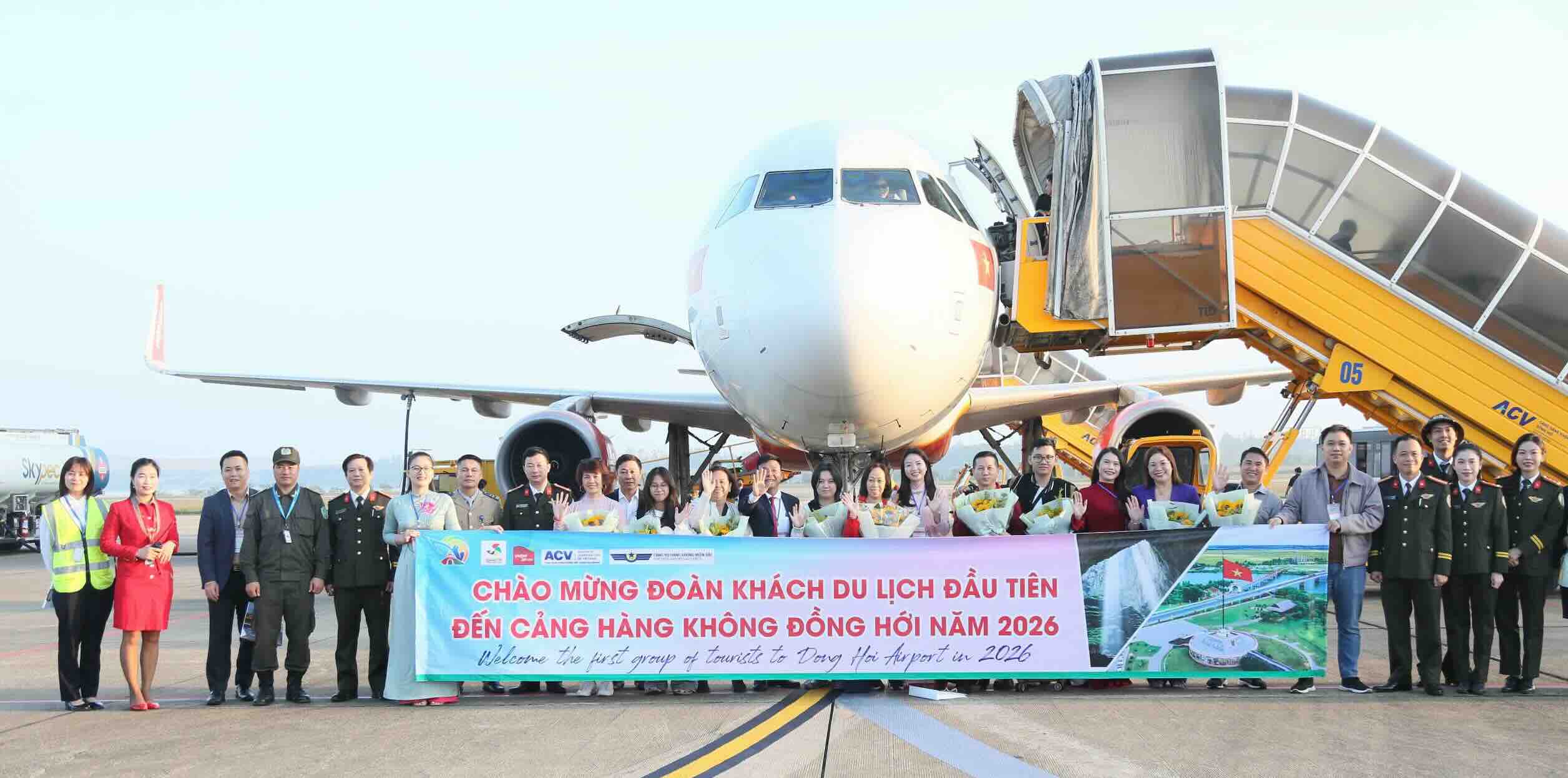 Passengers landing at Dong Hoi Airport. Photo: Van Thanh
