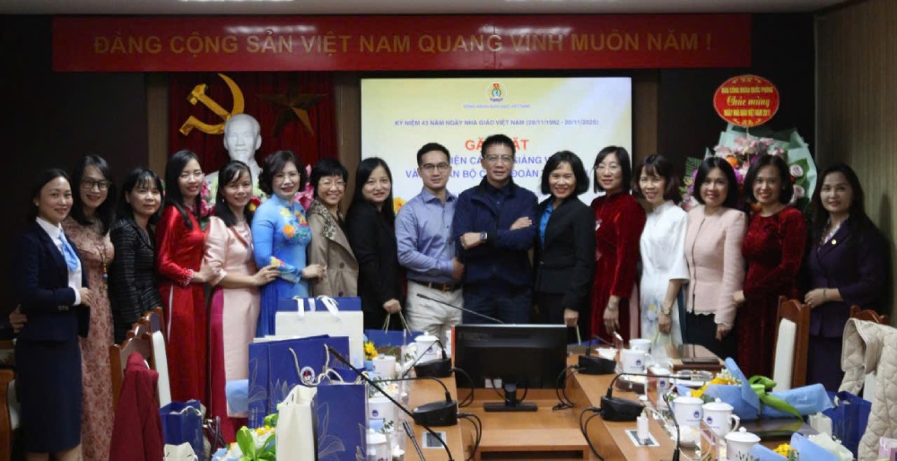 In the period 2023-2025, over 95% of female officials of the Vietnam Education Union achieved the title "Good at school - good at home". Photo: Quynh Chi