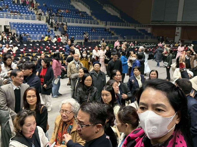 "Về đây bốn cánh chim trời" và màn vỡ trận vì tiền