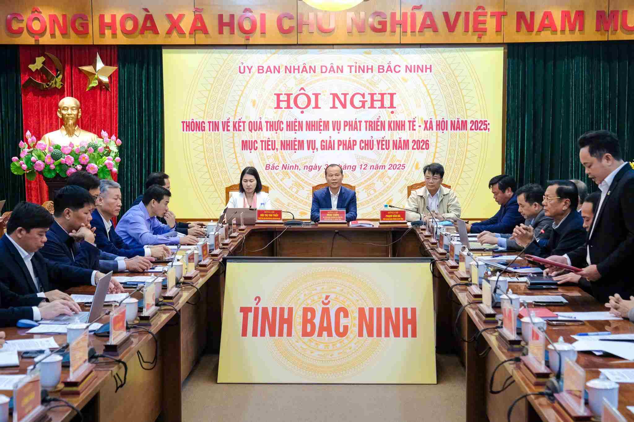 Ông Mai Sơn - Phó Chủ tịch Thường trực UBND tỉnh Bắc Ninh chủ trì Hội nghị ngày 31.12. Ảnh: Vân Trường