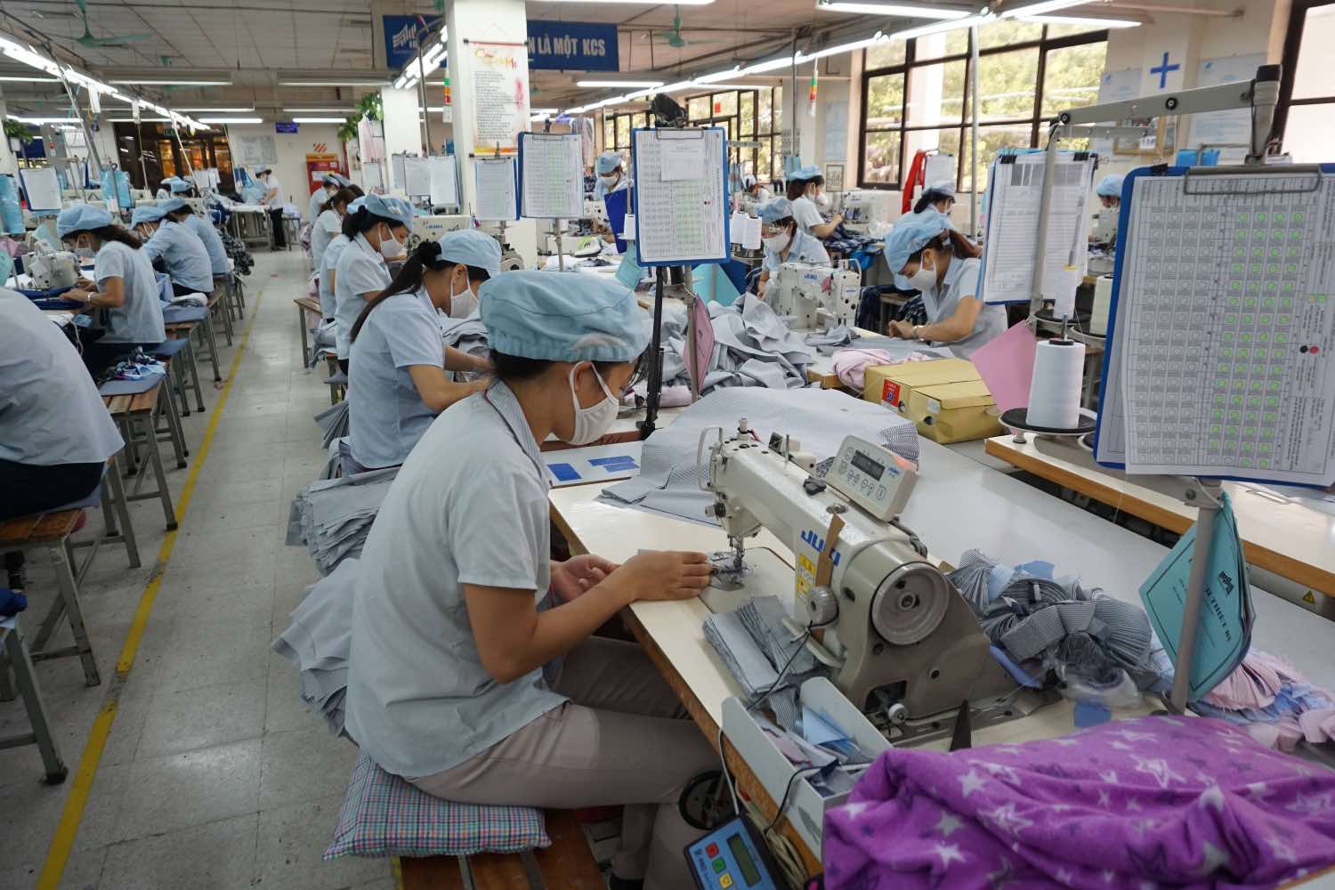 Hanoi conducts a general survey on revenue and profit of businesses. Photo: Hai Nguyen