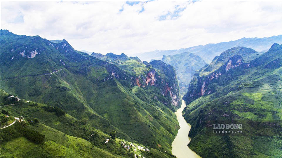 Cong vien dia chat toan cau UNESCO Cao nguyen da Dong Van duoc vinh danh “Diem den van hoa hang dau the gioi nam 2025“. Anh: Viet Bac.