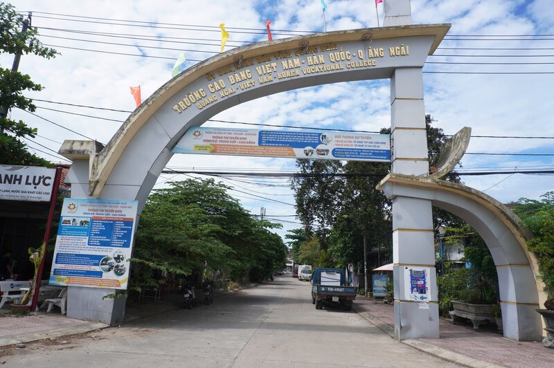 Truong Cao dang Viet Nam - Han Quoc - Quang Ngai duoc khoi cong xay dung tu thang 4.2014, tong von dau tu ODA 6,3 trieu USD. Anh: Vien Nguyen