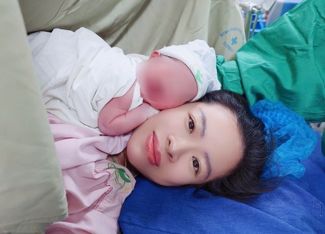 Cong dan nhi dau tien cua nam 2026 chao doi tai Benh vien Phu san Ha Noi. Anh: BVCC