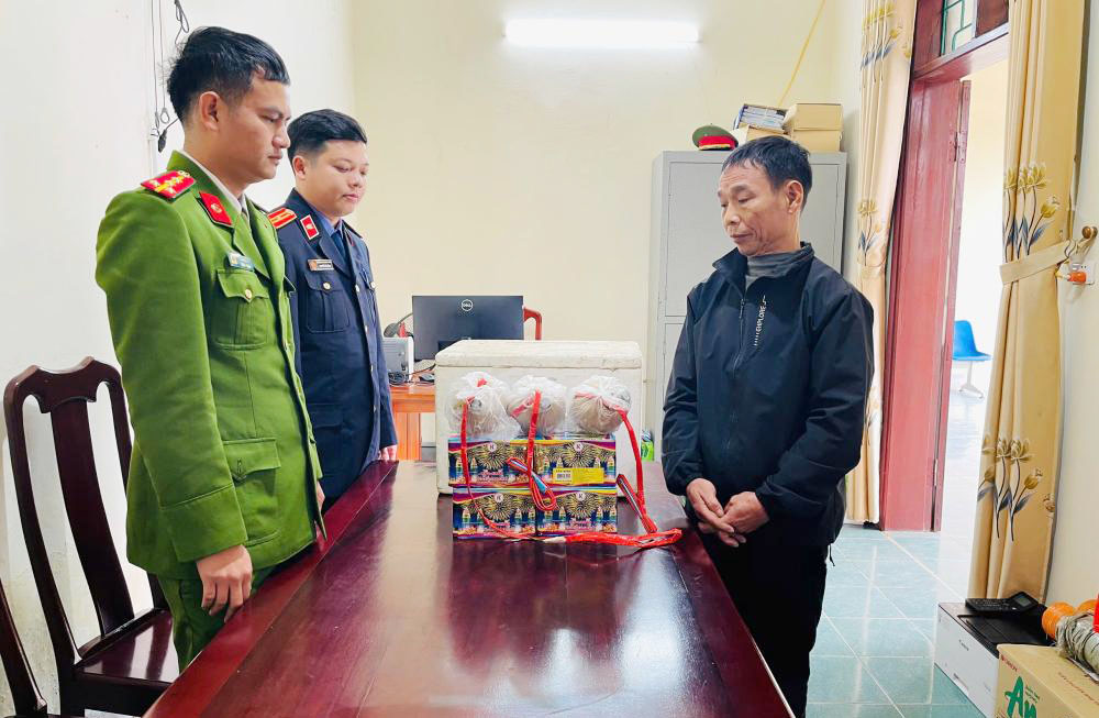 Tàng trữ pháo, Trần Chí Cung bị khởi tố. Ảnh: Công an Hà Tĩnh