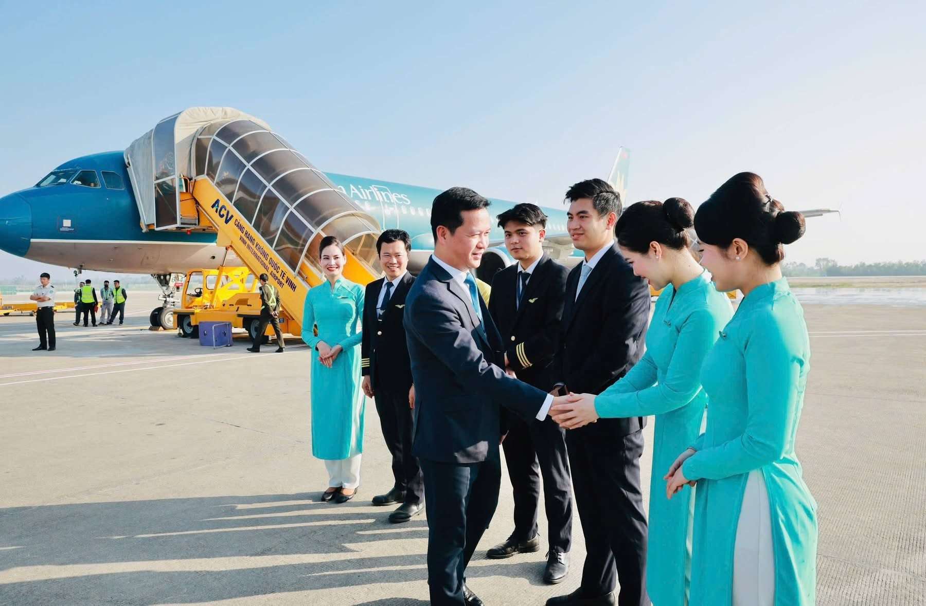 Bustling atmosphere at Vinh International Airport on the first day Nghe An welcomes tourists in 2026. Photo: Ngoc Anh