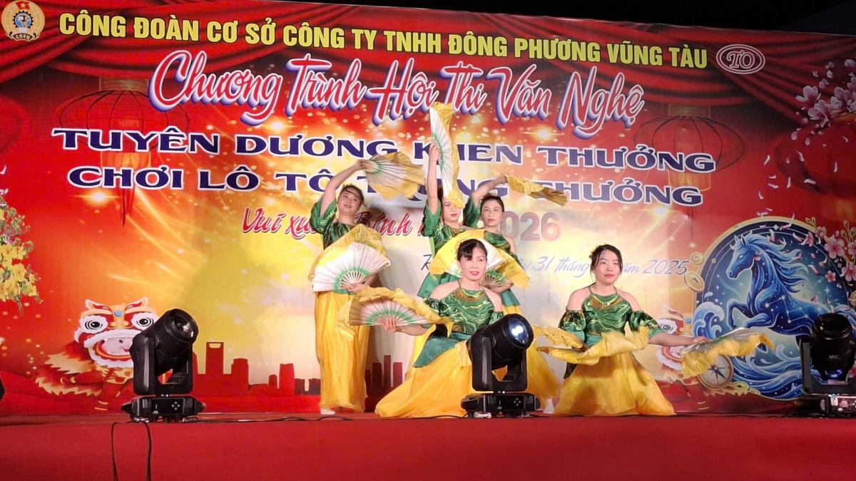 A cultural performance performed by union members and workers at the contest. Photo: CDRD