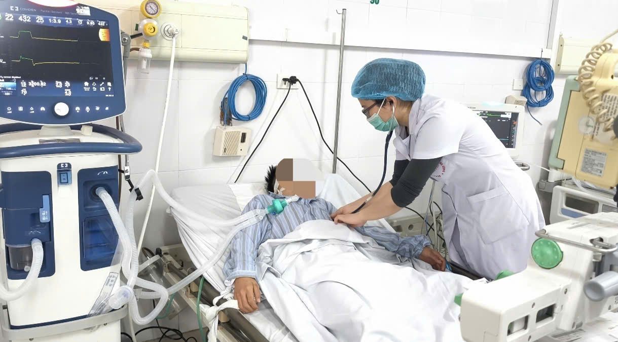 Bite by dog, 14-year-old boy in critical condition for skipping vaccination. Photo: Thanh Dang