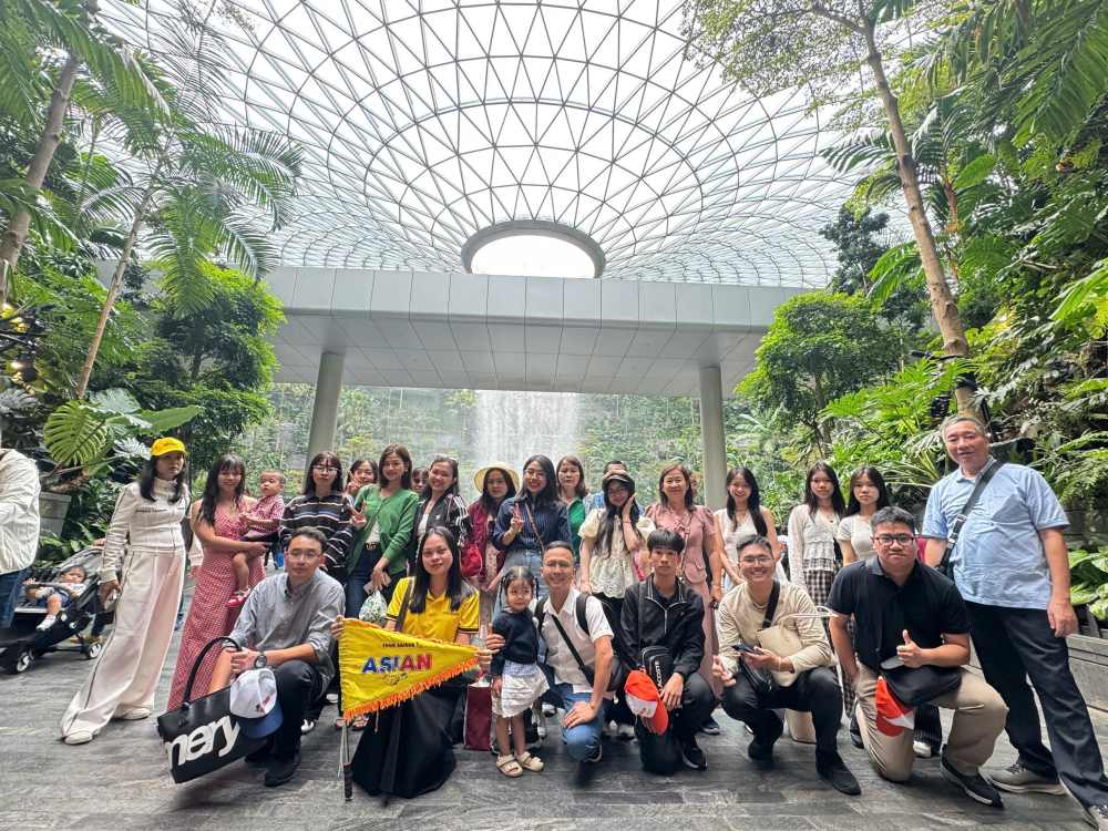 Doan khach don nam moi o Singapore. Anh: BestPrice