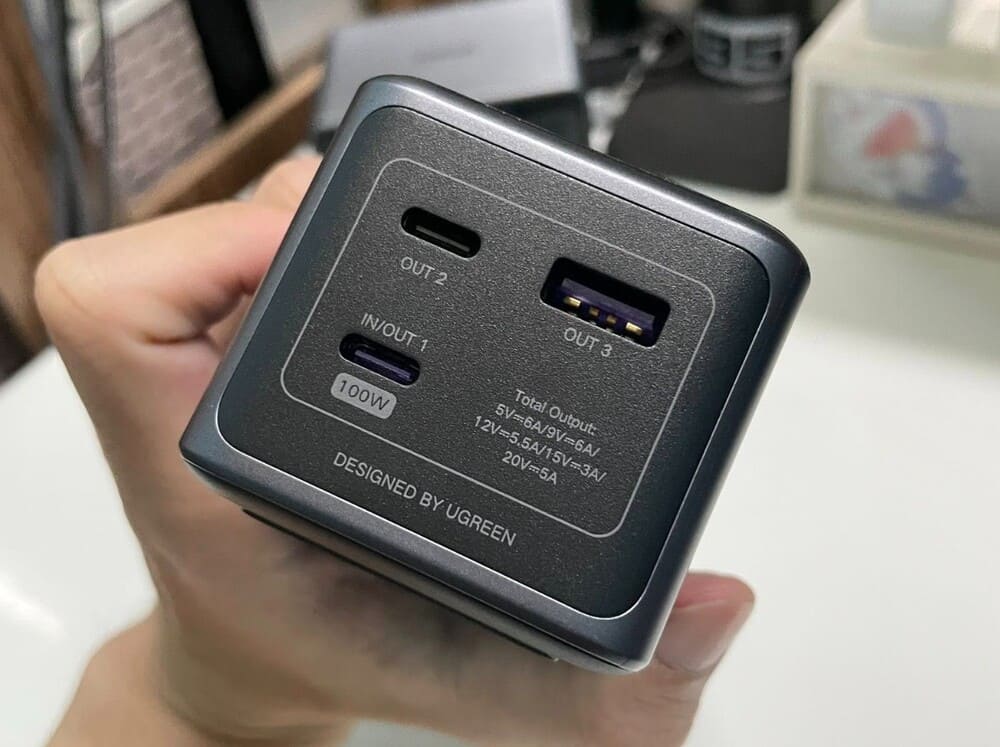 A few notes in the usage will help make the backup battery charger durable and safe. Photo: Tuan Dat