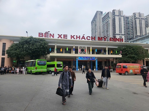 Hanh khach tai Ben xe My Dinh sang 1.1.2026. Anh: Minh Hanh 