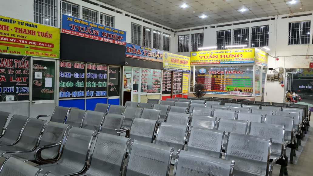 Ben trong Ben xe Ca Mau tham chi co thoi diem vang khach. Anh: Nhat Ho