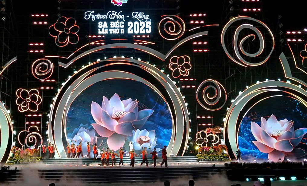 Ben canh yeu to, nam nay thoi gian nghi Tet duong lich dai den 4 ngay, con co them yeu to: dip dau nam 2026 trung voi thoi diem tinh Dong Thap to chuc Festival hoa kieng Sa Dec lan thu II. Anh: Ban to chuc Festival