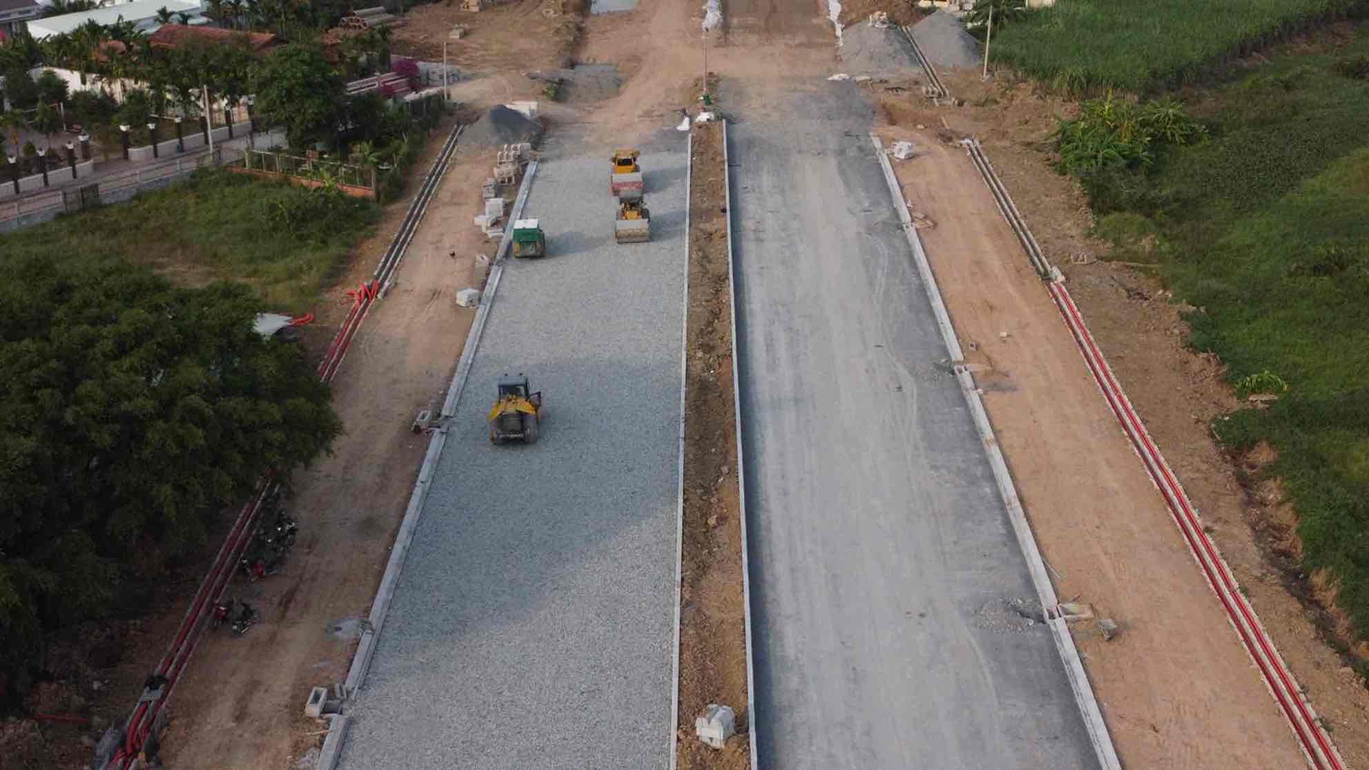 Thi cong du an Xay dung duong truc trung tam TP Bien Hoa (nay la phuong Tran Bien, tinh Dong Nai). Anh: HAC