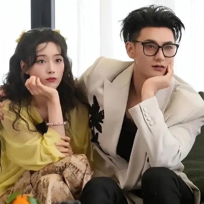 Hoang Tu Thao va Tu Nghe Duong lien tuc xuat hien cung nhau. Anh: cat tu video