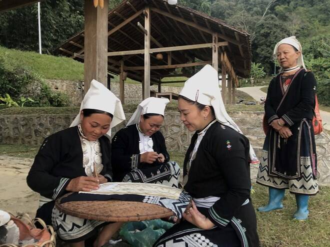 少数民族は労働と生産において努力しています。写真:チュオン・ハー