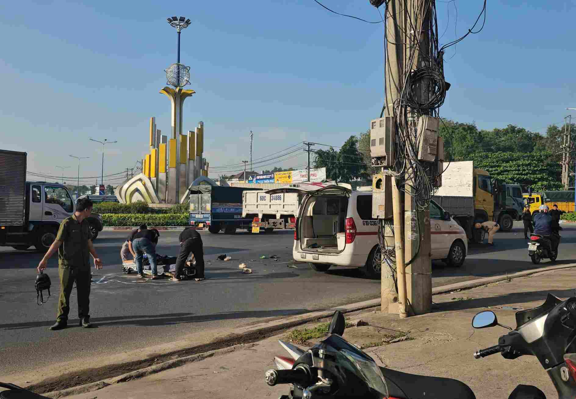 The scene of the accident between a truck and a motorbike, causing a couple to be injured and killed. Photo: Dinh Trong