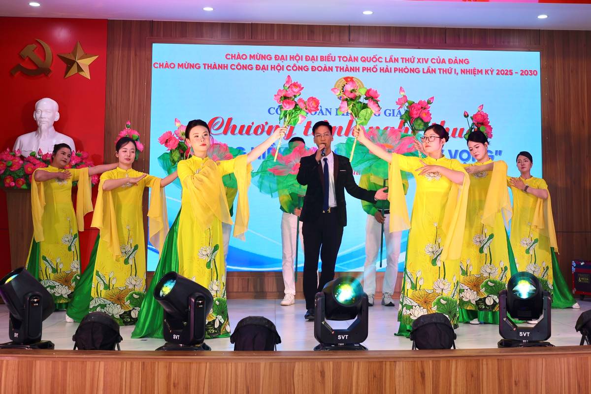 Cac tiet muc tham gia lien hoan van nghe. Ảnh: Cong TTDT Hai Phong