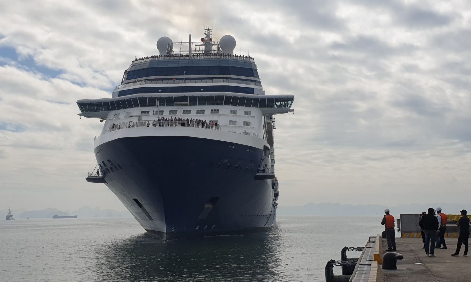 Tau bien quoc te dua du khach cap Cang tau khach quoc te Ha Long, phuong Bai Chay, tinh Quang Ninh. Anh: Nguyen Hung