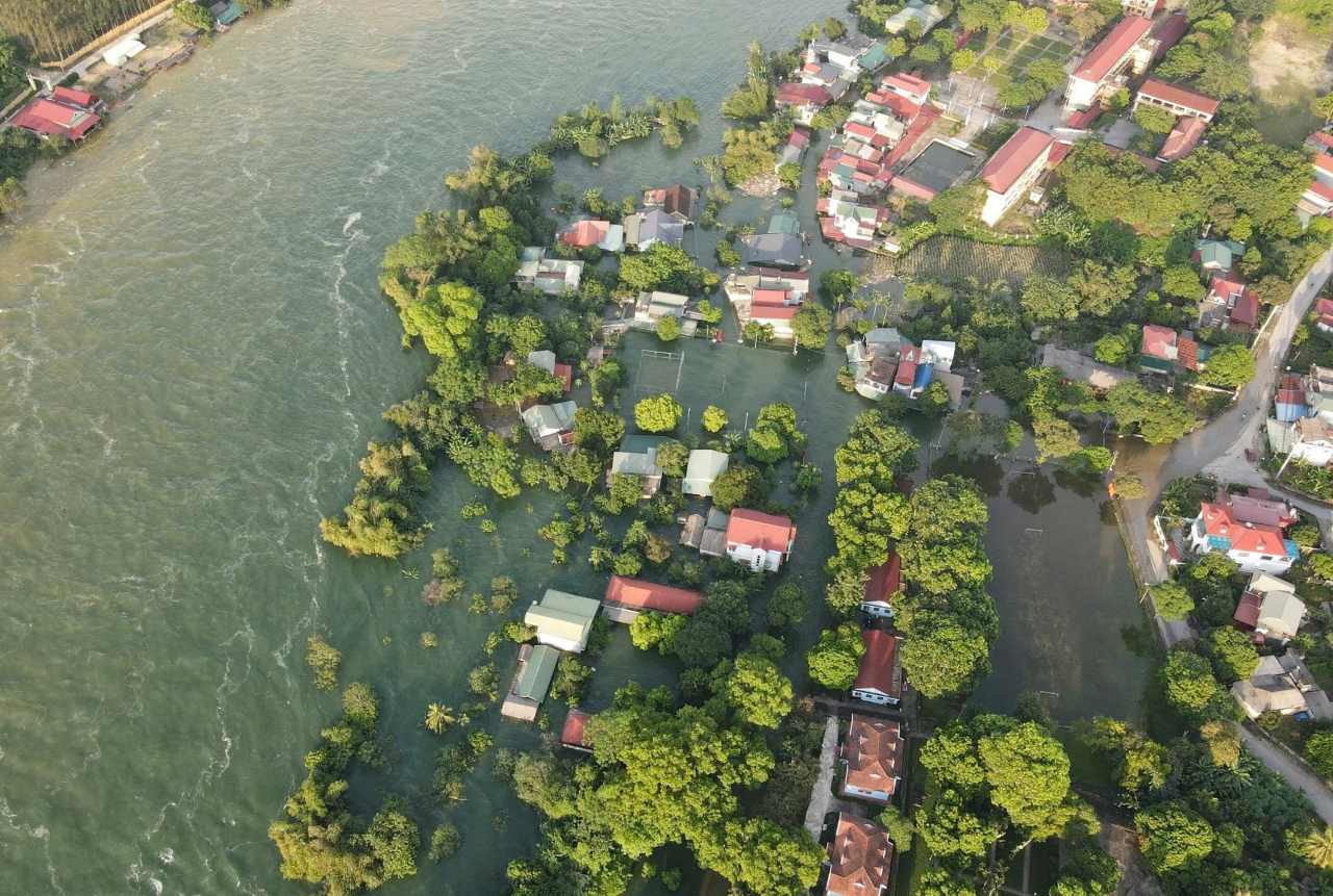 Nguoi dan ven song Chay vai nam tro lai day phai chiu canh ngap ung, sat lo do thuy dien xa lu. Anh Van Duc ghi tai Thac Ba ngap lut nam 2024.