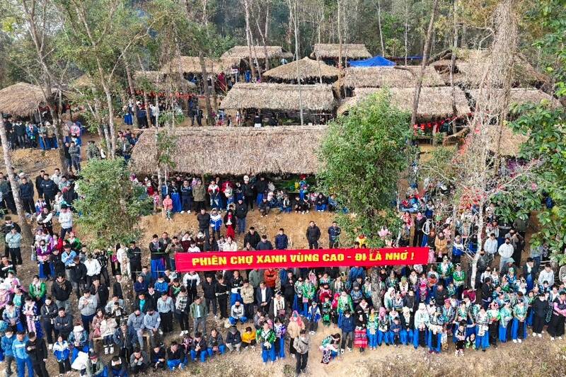 손라성 치엥라오 코뮌 고지대 특별 녹색 시장. 사진: 쯔엉선