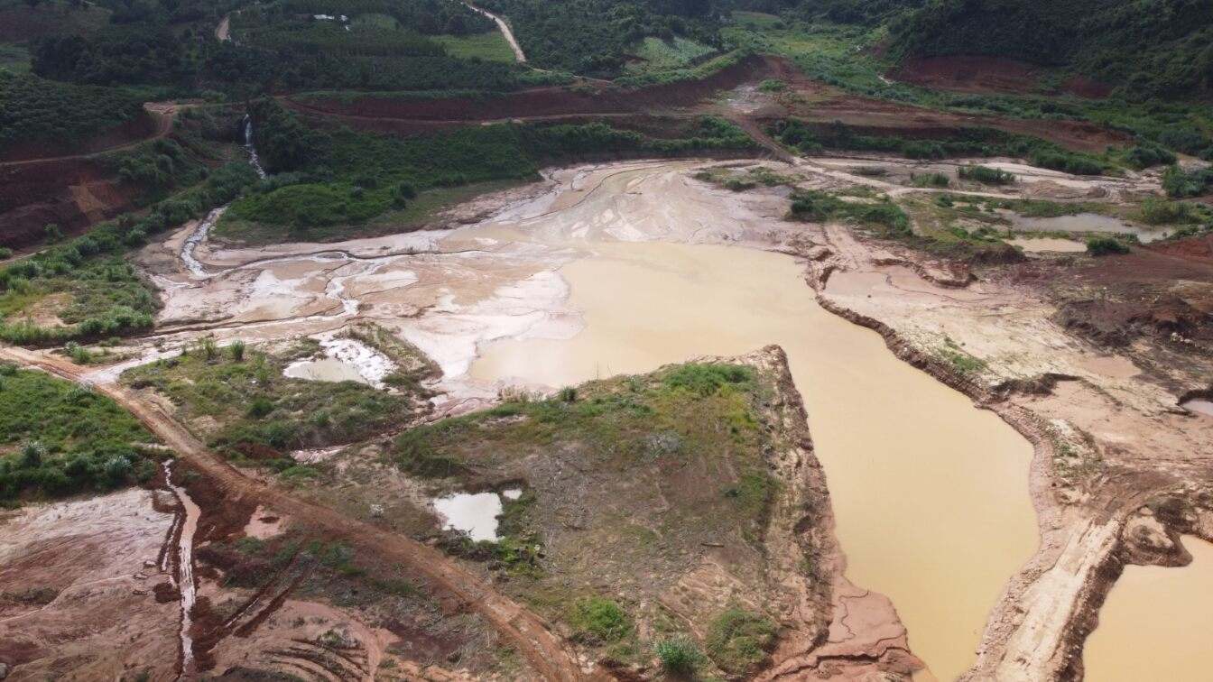 Lam Dong is seeking opinions from Japanese experts to rescue the Dong Thanh reservoir that has been sliding for a long time. Photo: Phuc Khanh