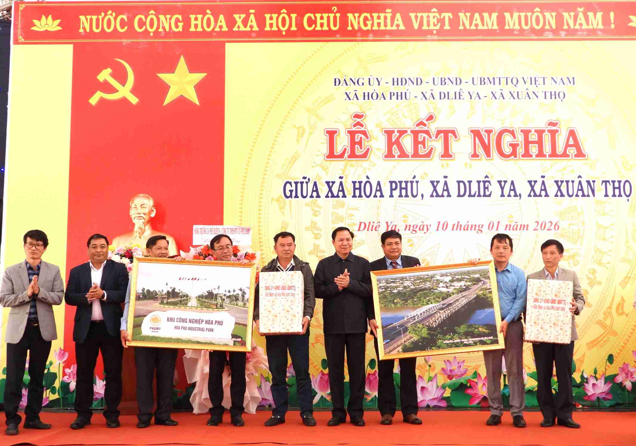 Viec ket nghia se tao thuan loi cho cac xa phat trien kinh te - xa hoi trong thoi gian toi. Anh: Bao Trung