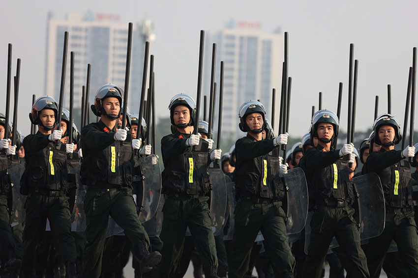 Luc luong Canh sat co dong tham gia buoi dieu hanh. Anh: Viet Phu